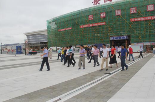 喜迎十九大，身邊看變化——我市干部賢內(nèi)助、鄉(xiāng)鎮(zhèn)街道負(fù)責(zé)人參觀高鐵商務(wù)區(qū)