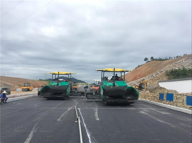 景德鎮(zhèn)這條道路進入瀝青攤鋪階段，機場直達景北高鐵站的“最后一公里”即將通車